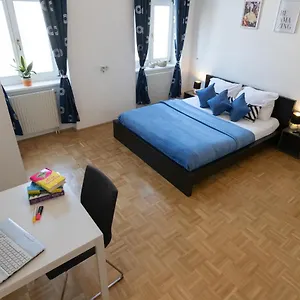 Yeshello Near Station Апартаменты Вена